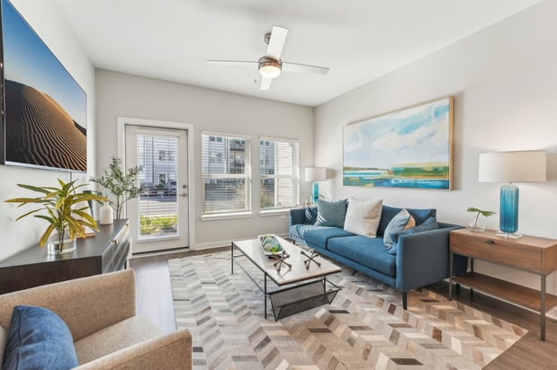 Images Story Lake Gibson | Luxury Apartment Homes