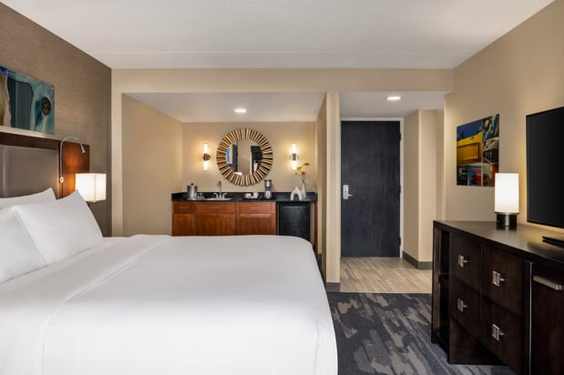 Images Crowne Plaza Auburn Hills by IHG