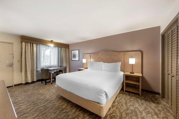 Images Best Western Plus Black Oak