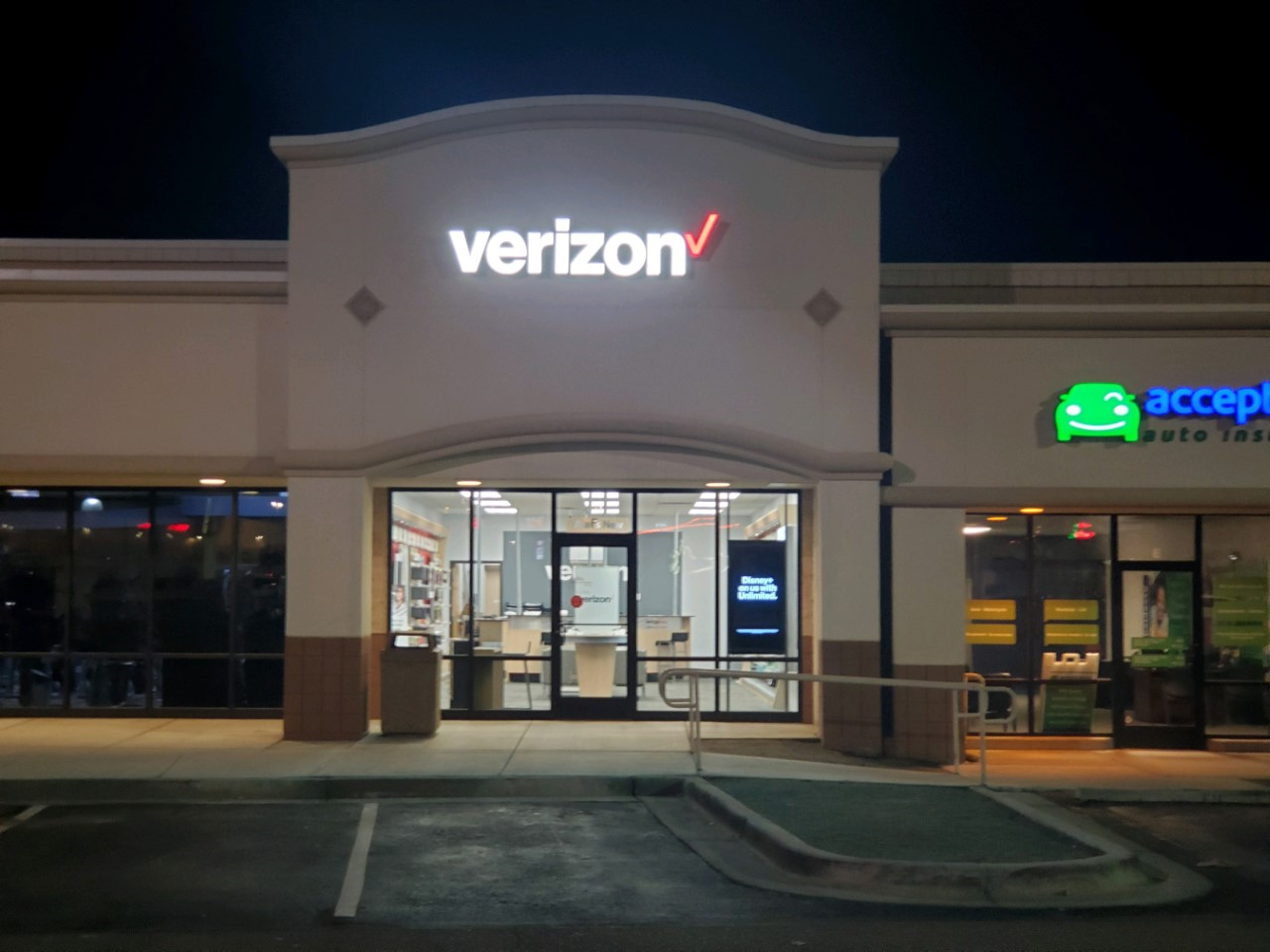 Verizon Authorized Retailer – GoWireless Photo