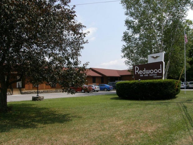 Images Redwood Inn & Suites