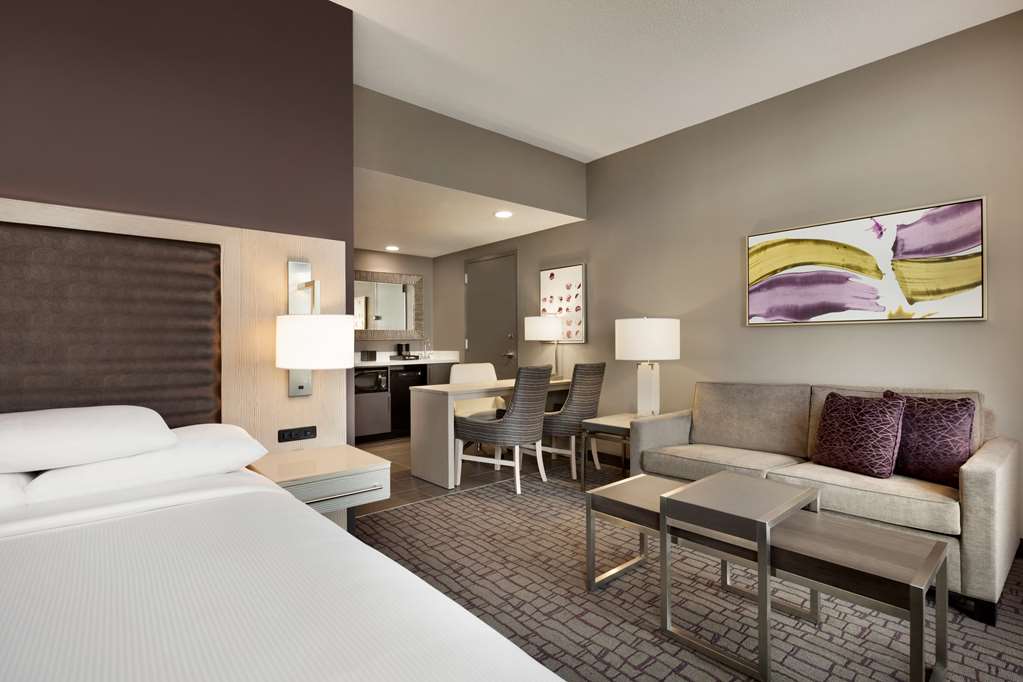 Guest room Embassy Suites by Hilton Charlotte Uptown Charlotte (704)940-2517