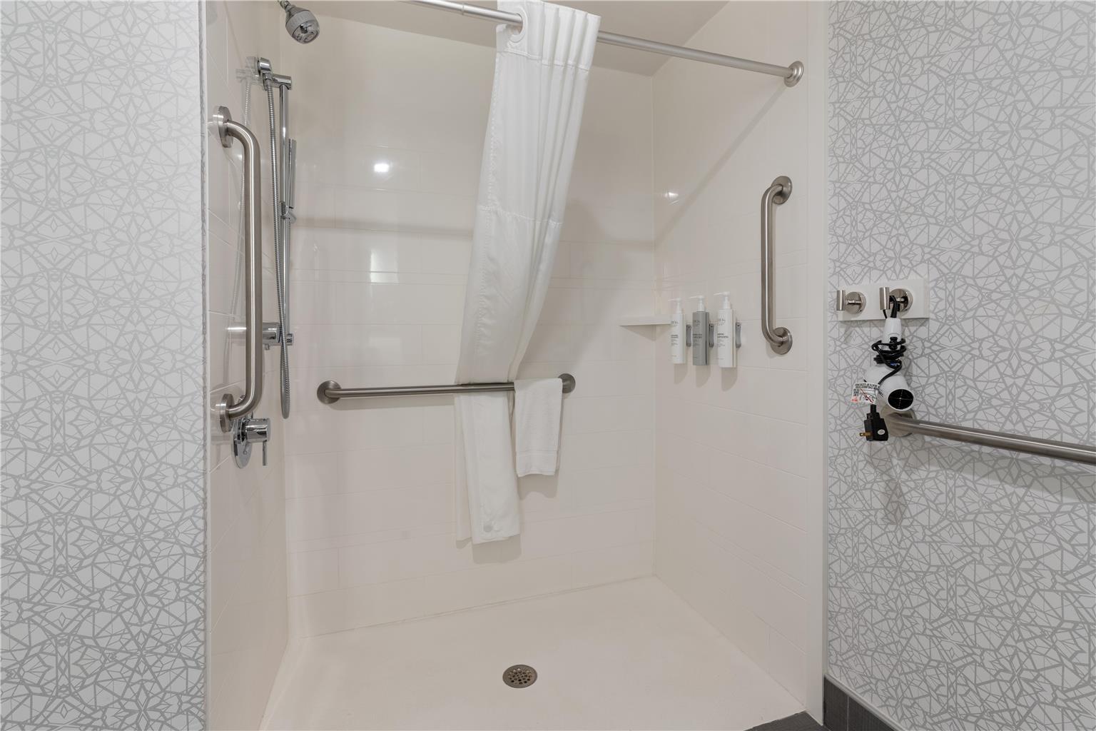 Guest room bath