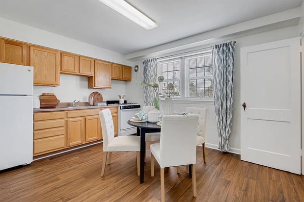 Images Cross Country Manor Apartments