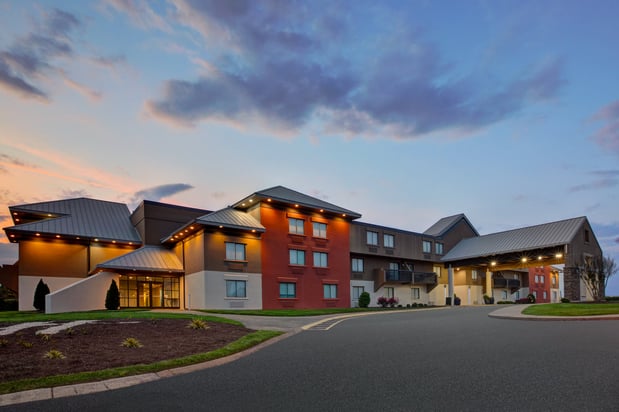 Images Holiday Inn Express Nashville Airport by IHG