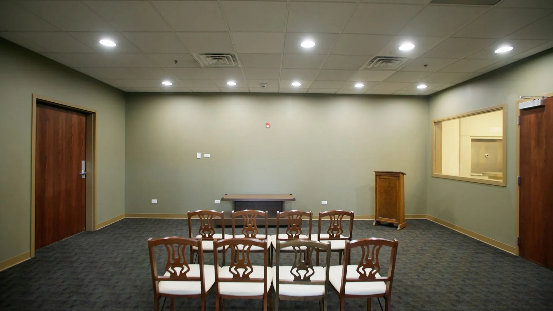 An alternate view of the witnessing room at Passages Cremation Center in Romeoville, IL.