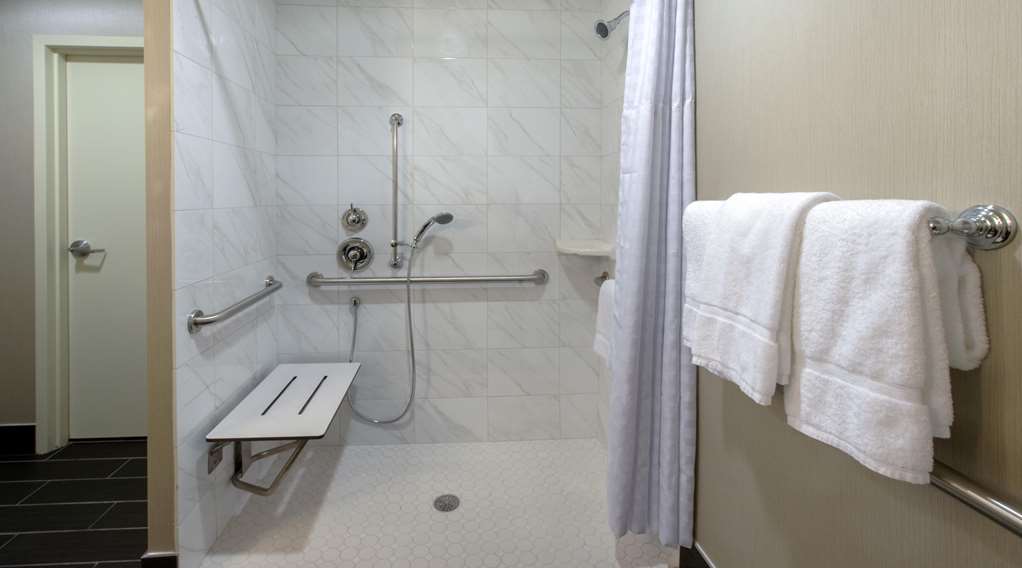 Guest room bath