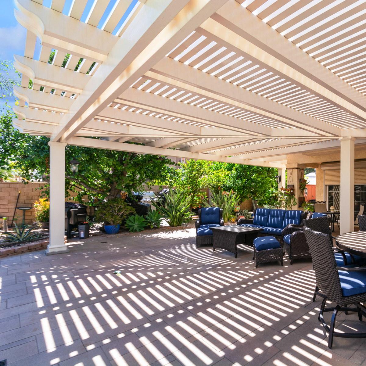 Custom Alumawood pergola with 10" square fiberglass columns and mitered corner in Murrieta, CA..