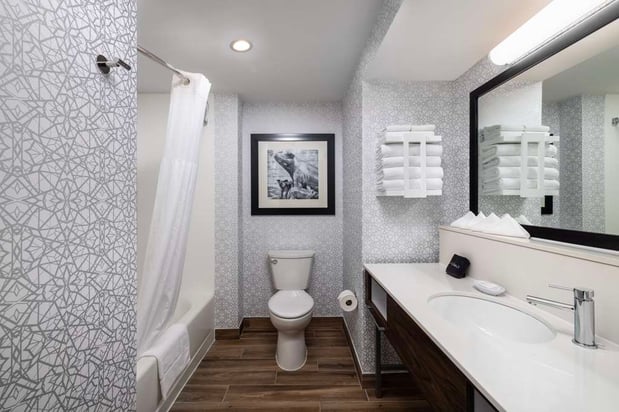 Images Hampton Inn & Suites State College at Williamsburg Square