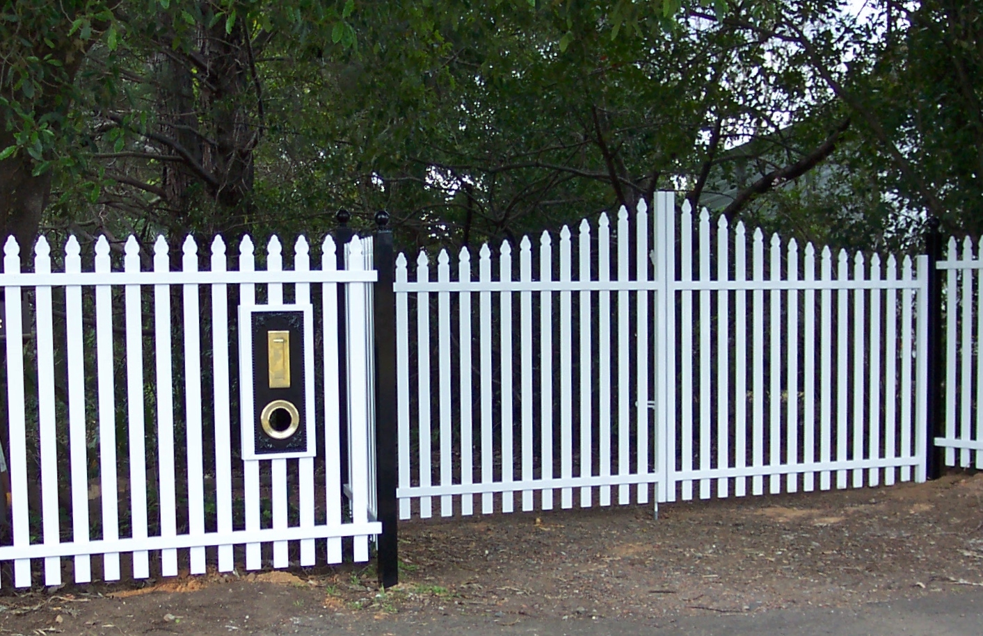 Dunn & Farrugia Fencing And Gates Queanbeyan East (02) 6284 2688