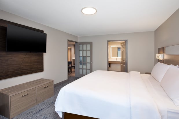 Images Holiday Inn Express & Suites Milwaukee NW – Park Place by IHG
