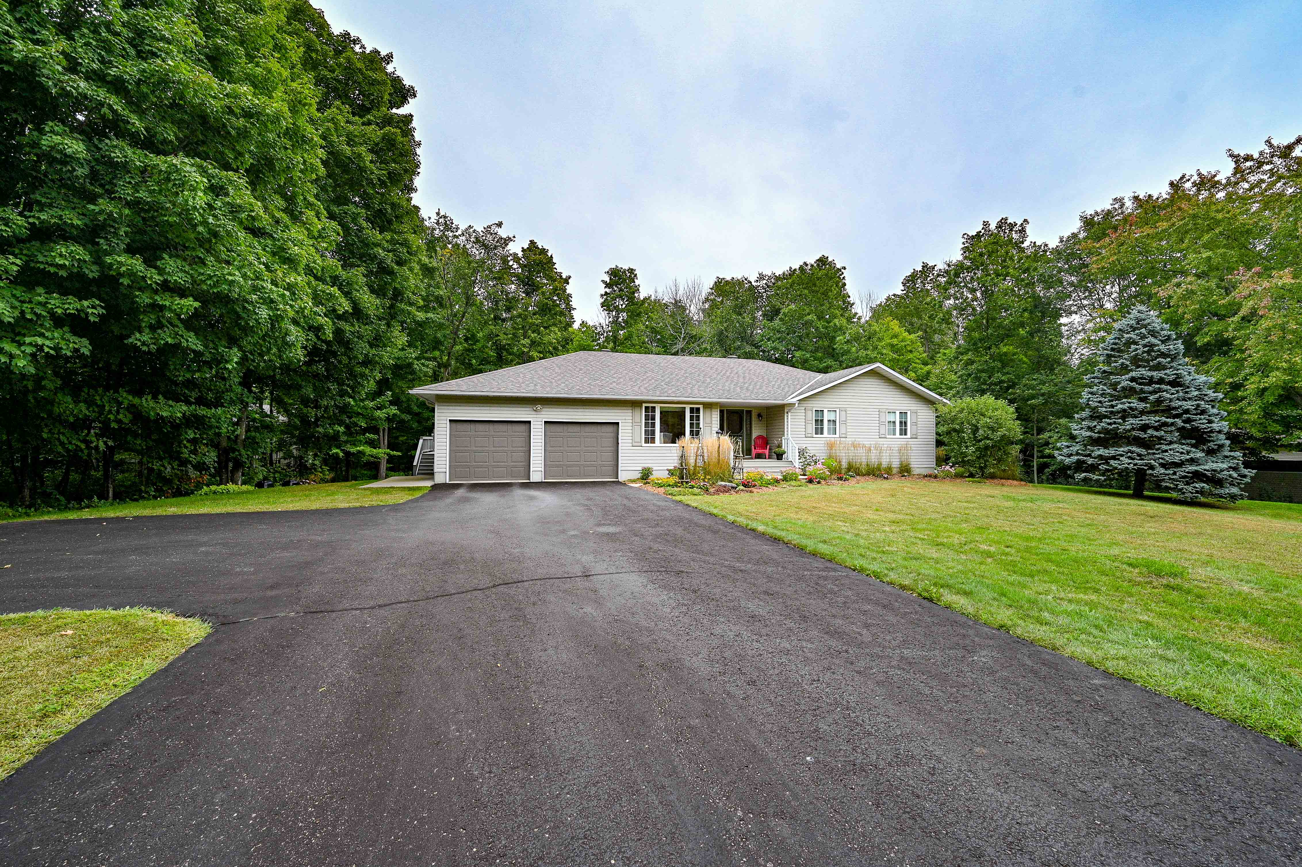 Images Leif Olson - Ottawa Real Estate Agent - Hamre Team RE/MAX Affiliates
