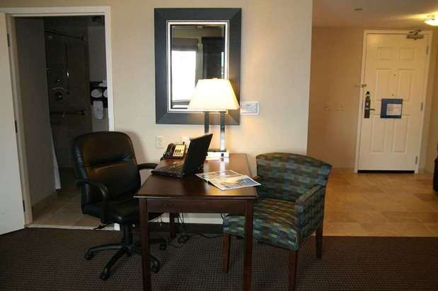 Images Hampton Inn & Suites Omaha-Downtown