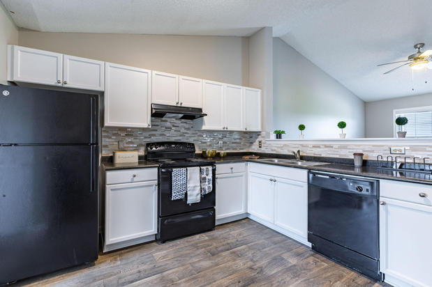 Images Parkway Station Apartment Homes