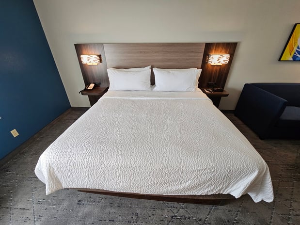 Images Holiday Inn Express & Suites Cincinnati-Blue Ash by IHG