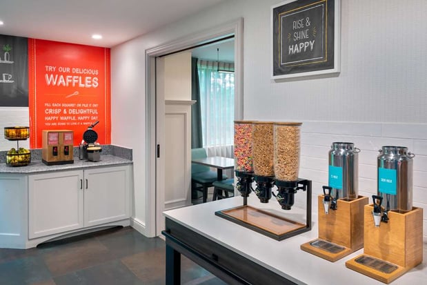 Images Hampton Inn Hartford/Airport