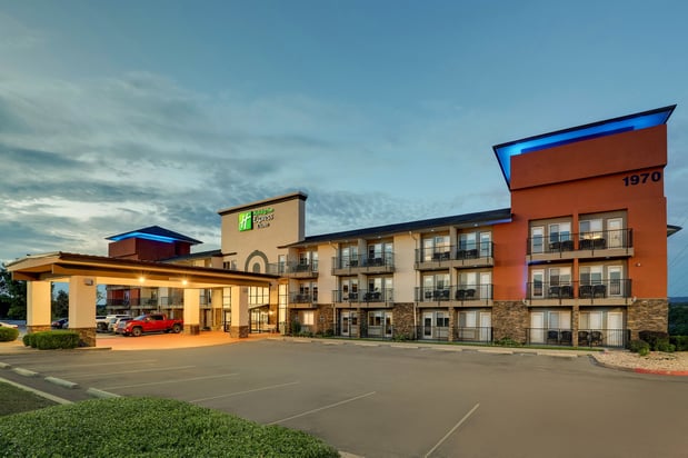 Images Holiday Inn Express & Suites Branson 76 Central by IHG