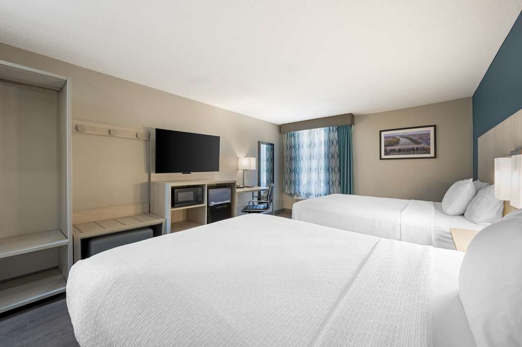2 Queen Bed Room