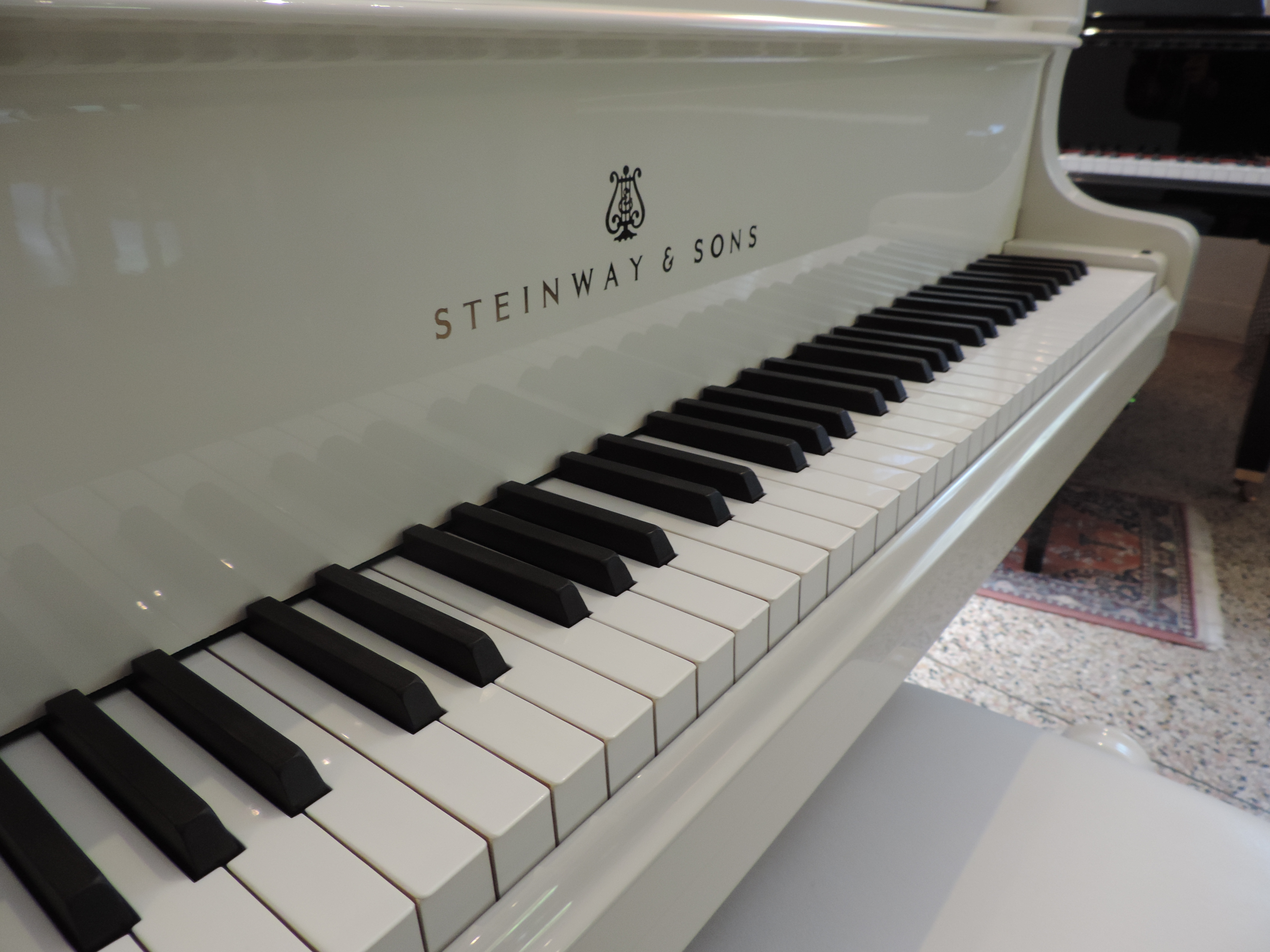 Bilder Heutschi Piano AG