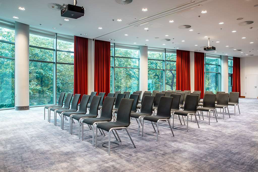 Bull & Bear meeting room theater seating Radisson Blu Hotel, Frankfurt Frankfurt 069 7701550