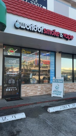 Images World of Smoke & Vape - Aventura