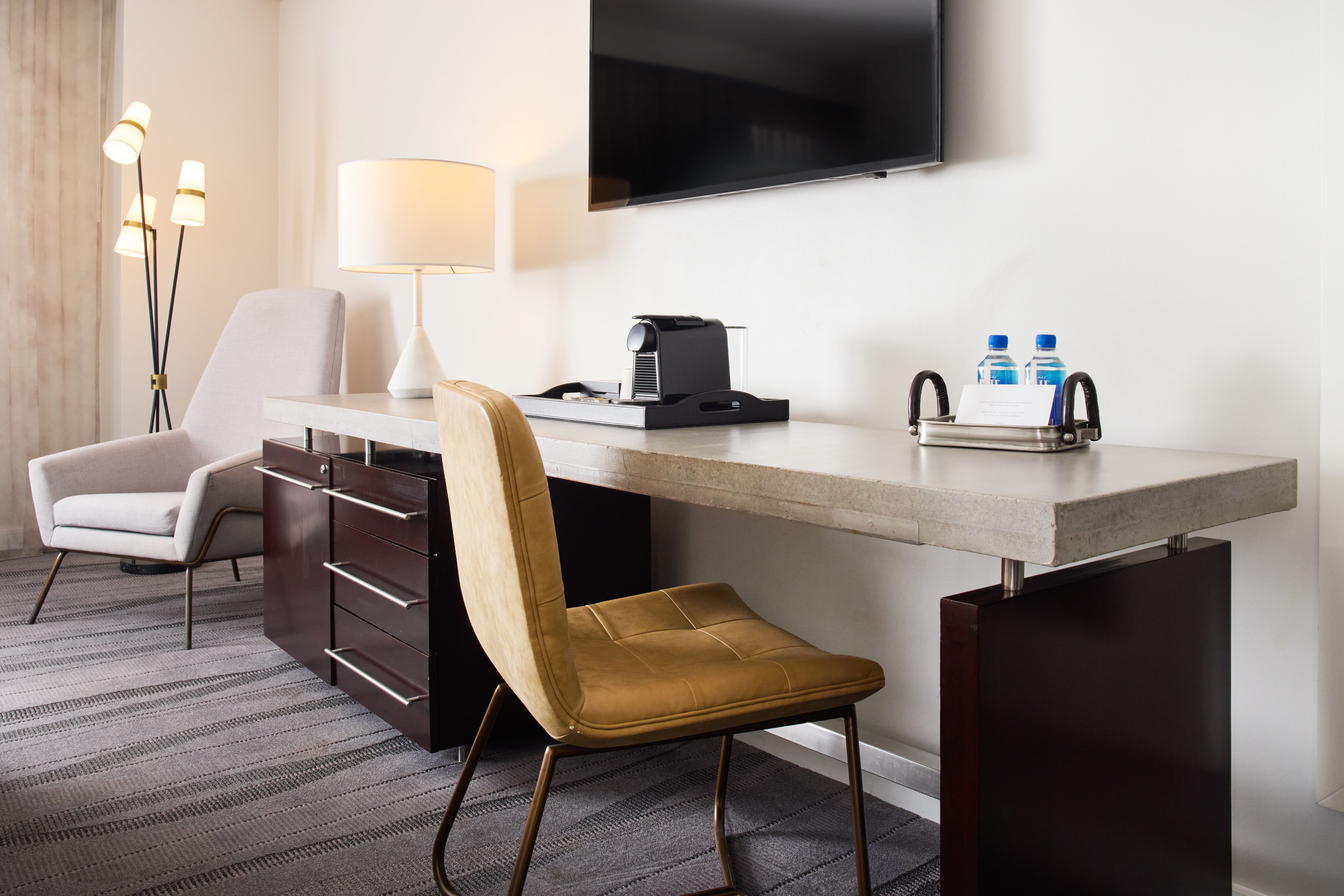 Archer Hotel Old Town Alexandria Corner King Desk