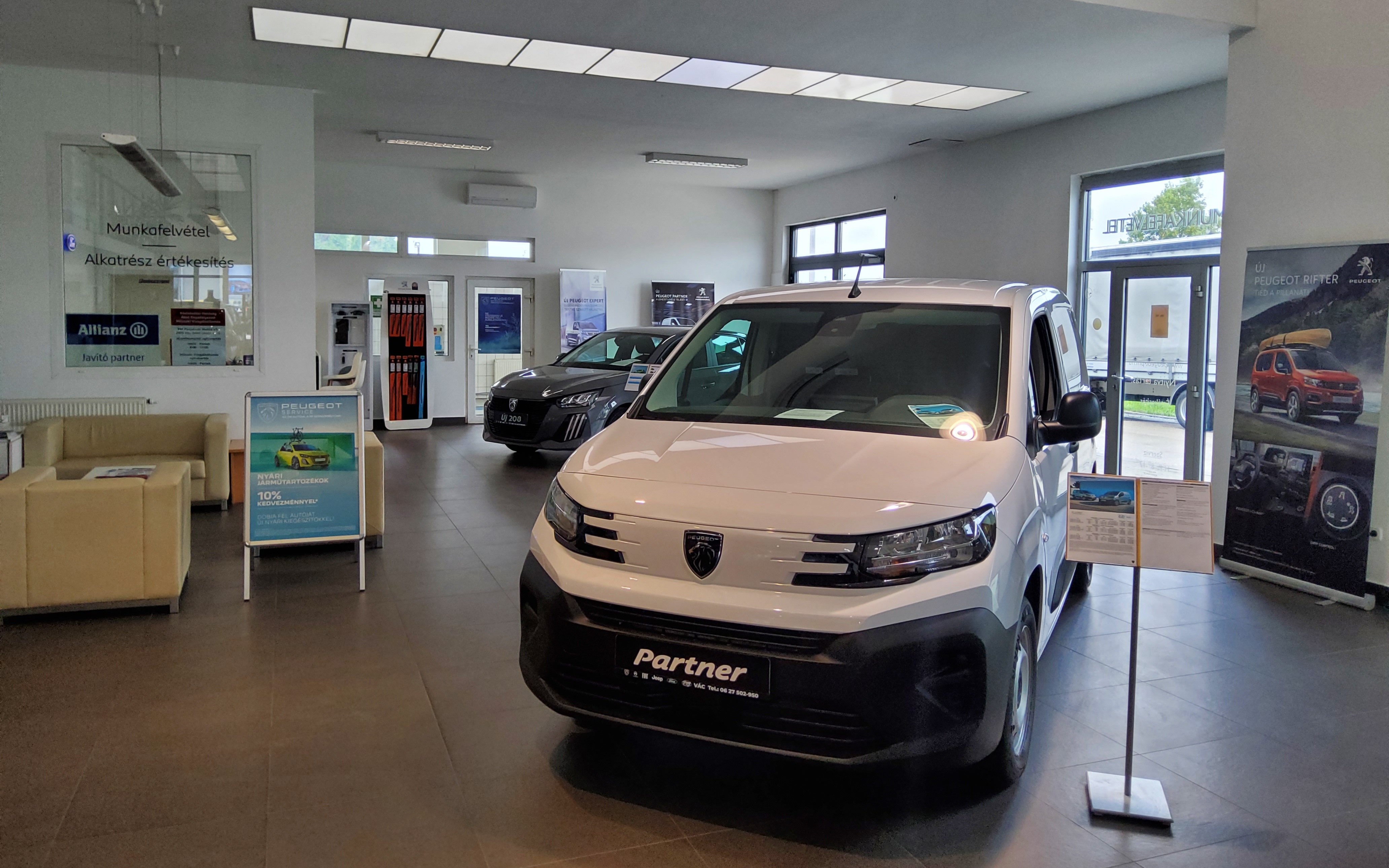 Images PM VÁC -  Peugeot  Ford  Fiat  Citroen JEEP  értékesítés és szerviz