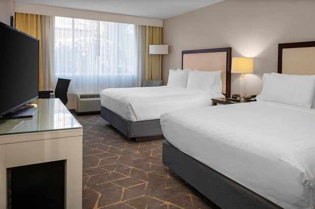Images Holiday Inn & Suites Boston-Peabody by IHG