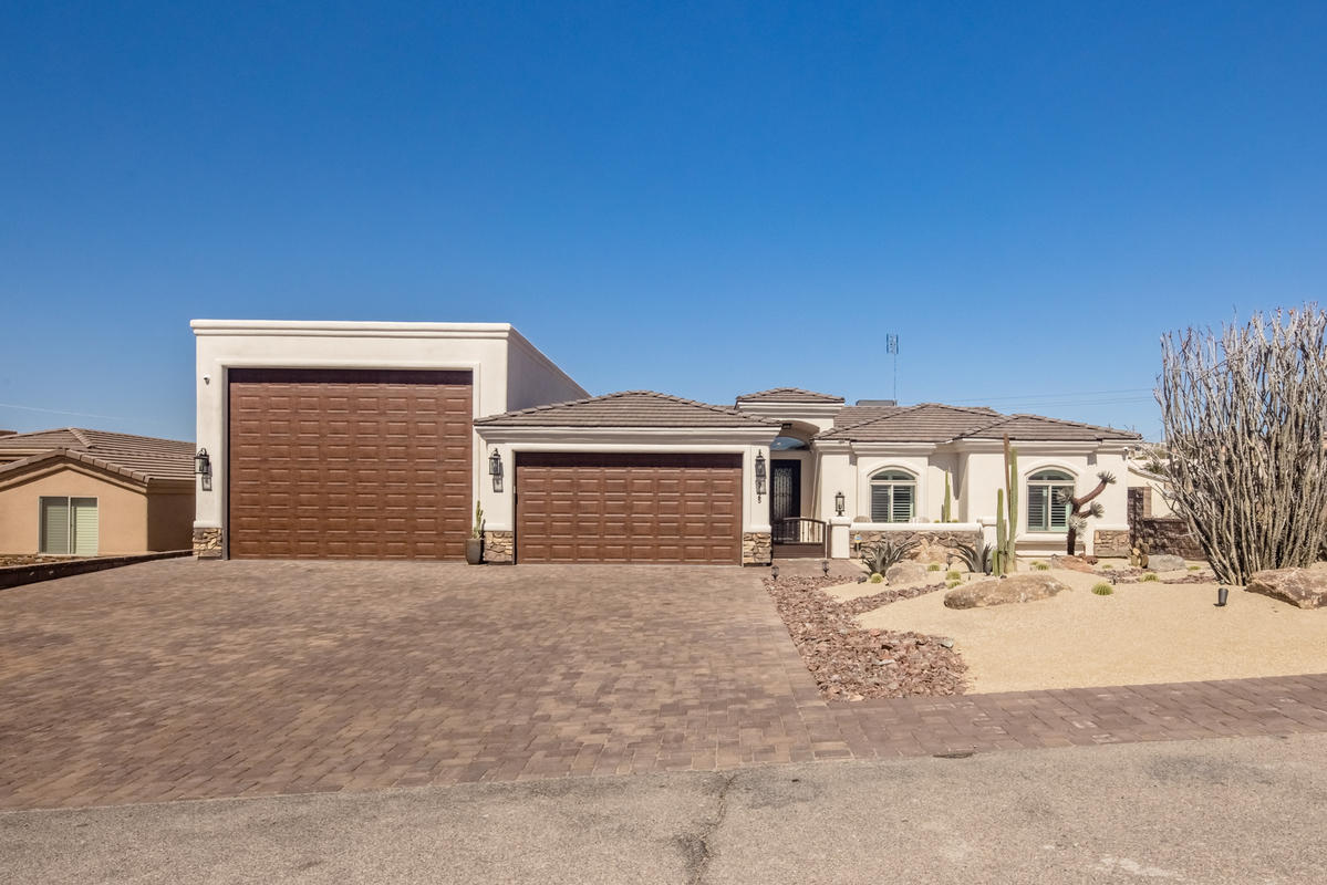 Have you been searching to buy a new home in Lake Havasu City? Our real estate agents at The Gedalje Group can help you find your dream home. Check out our website to view our beautiful homes for sale!