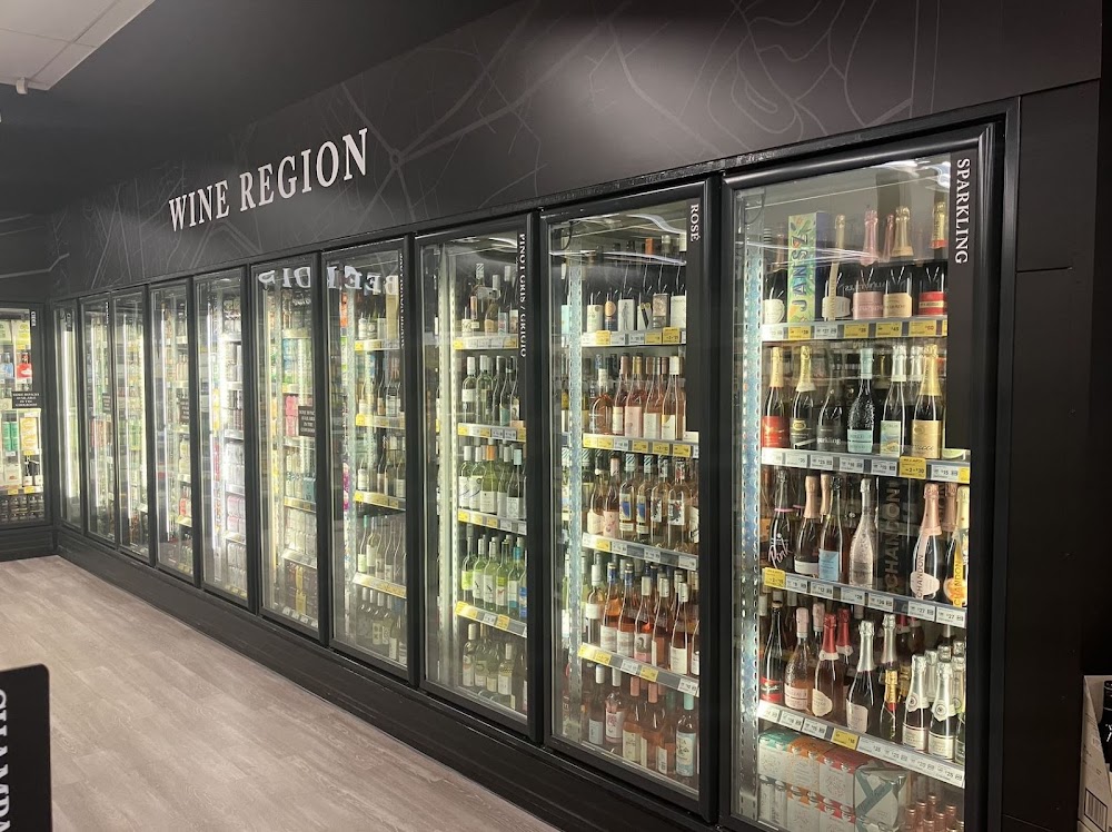 Images Liquorland Essendon Fields