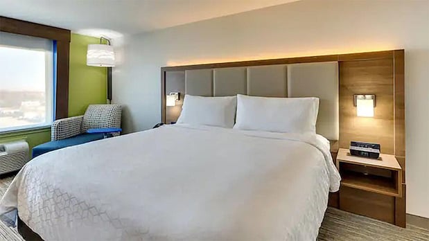 Images Holiday Inn Express & Suites Woodland Hills by IHG