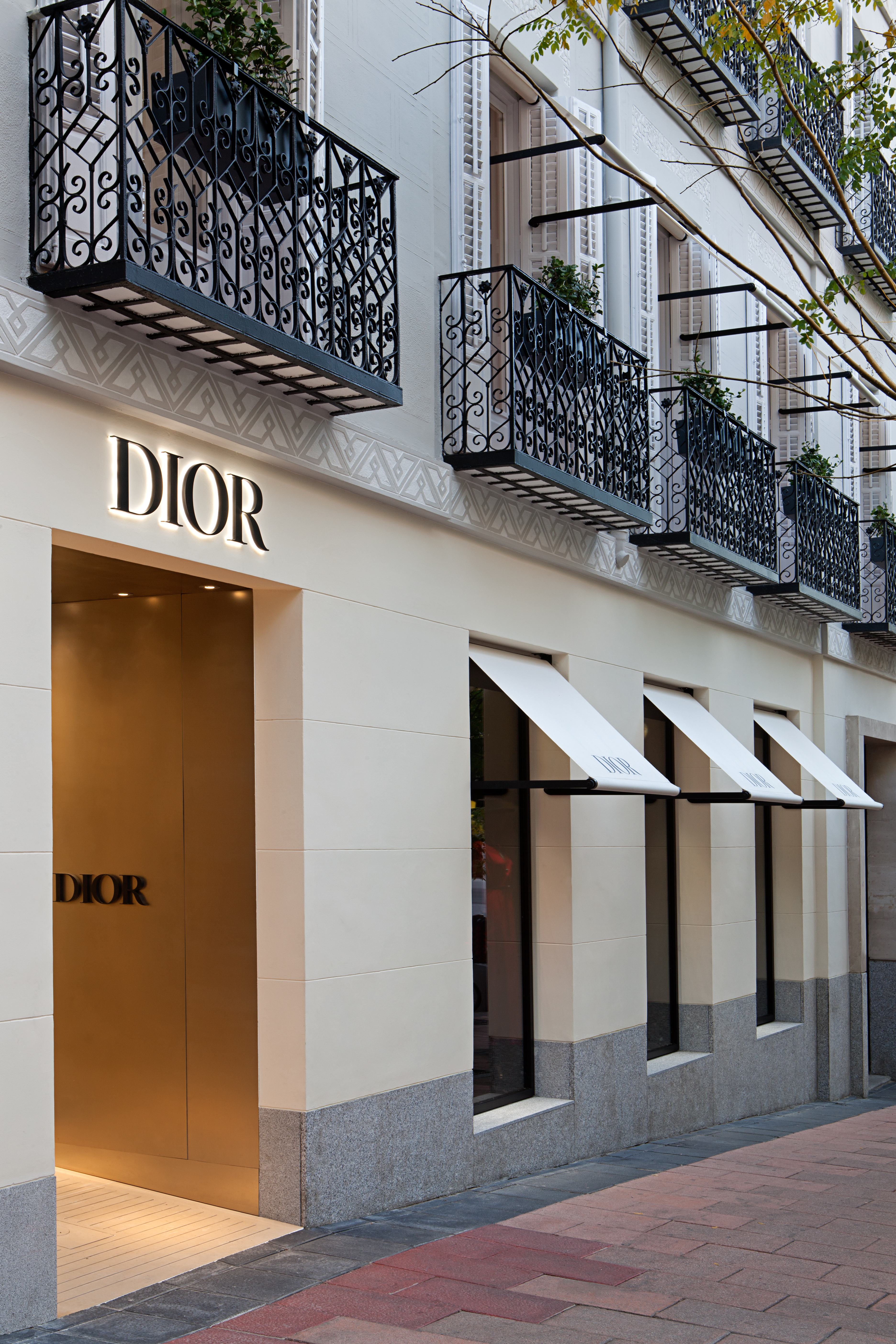 DIOR