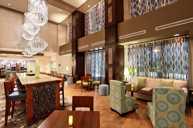 Images Hampton Inn & Suites Winnie