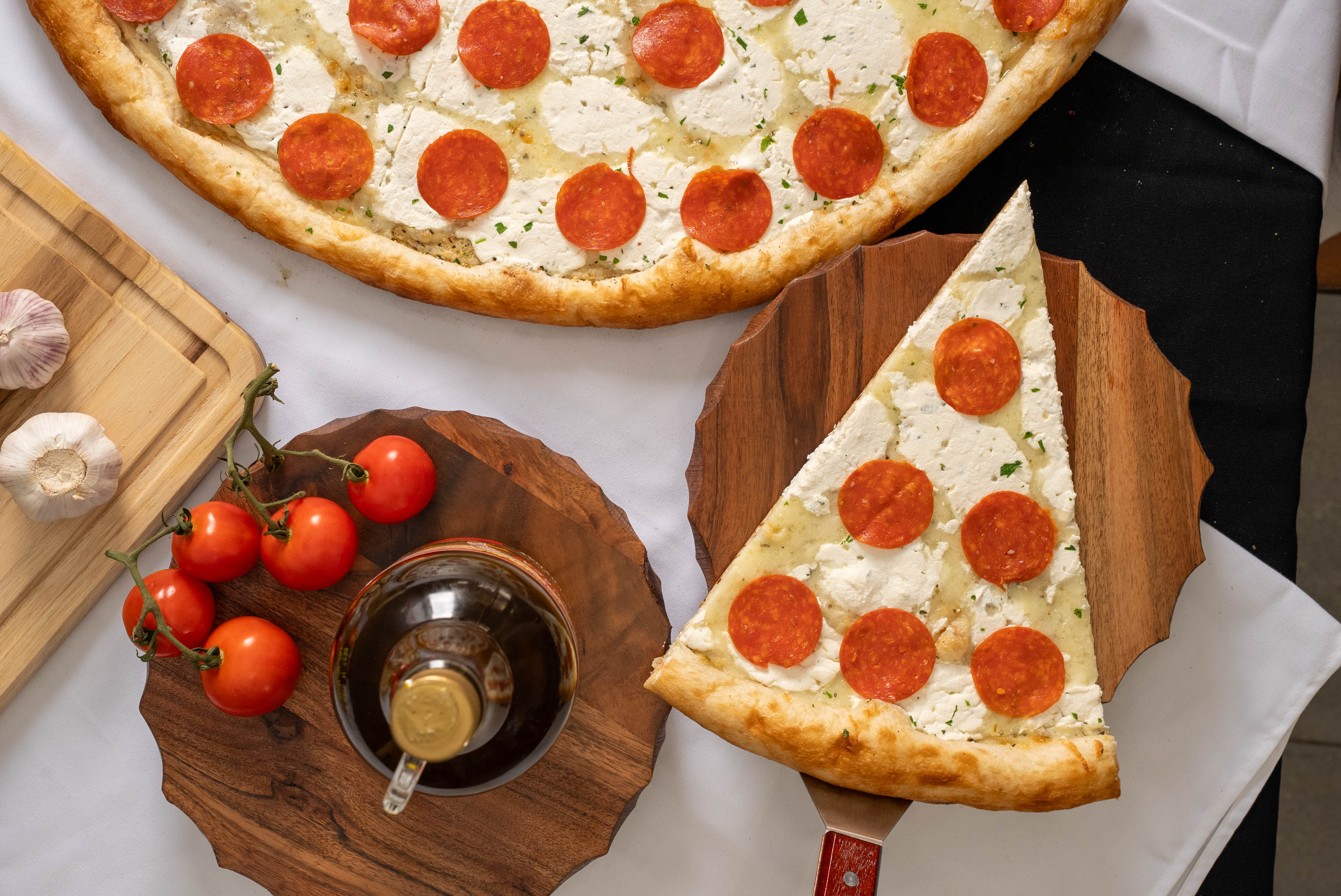 White Pepperoni Pizza 