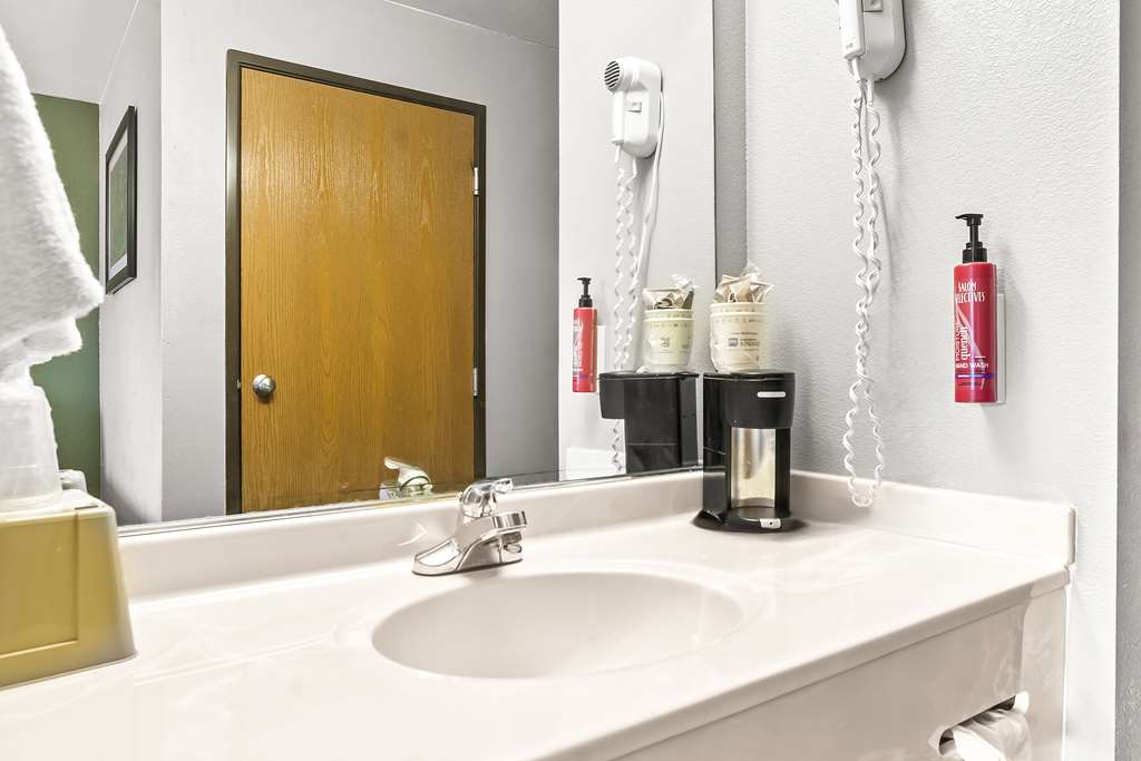 Guest Bathroom FamilySuite
