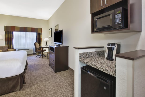 Images Holiday Inn Express & Suites Wheeling by IHG