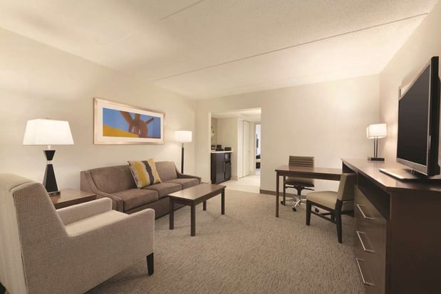 Images Embassy Suites by Hilton Milwaukee Brookfield