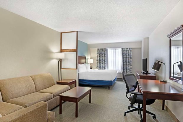 Images Best Western Plus Crossroads Inn & Suites