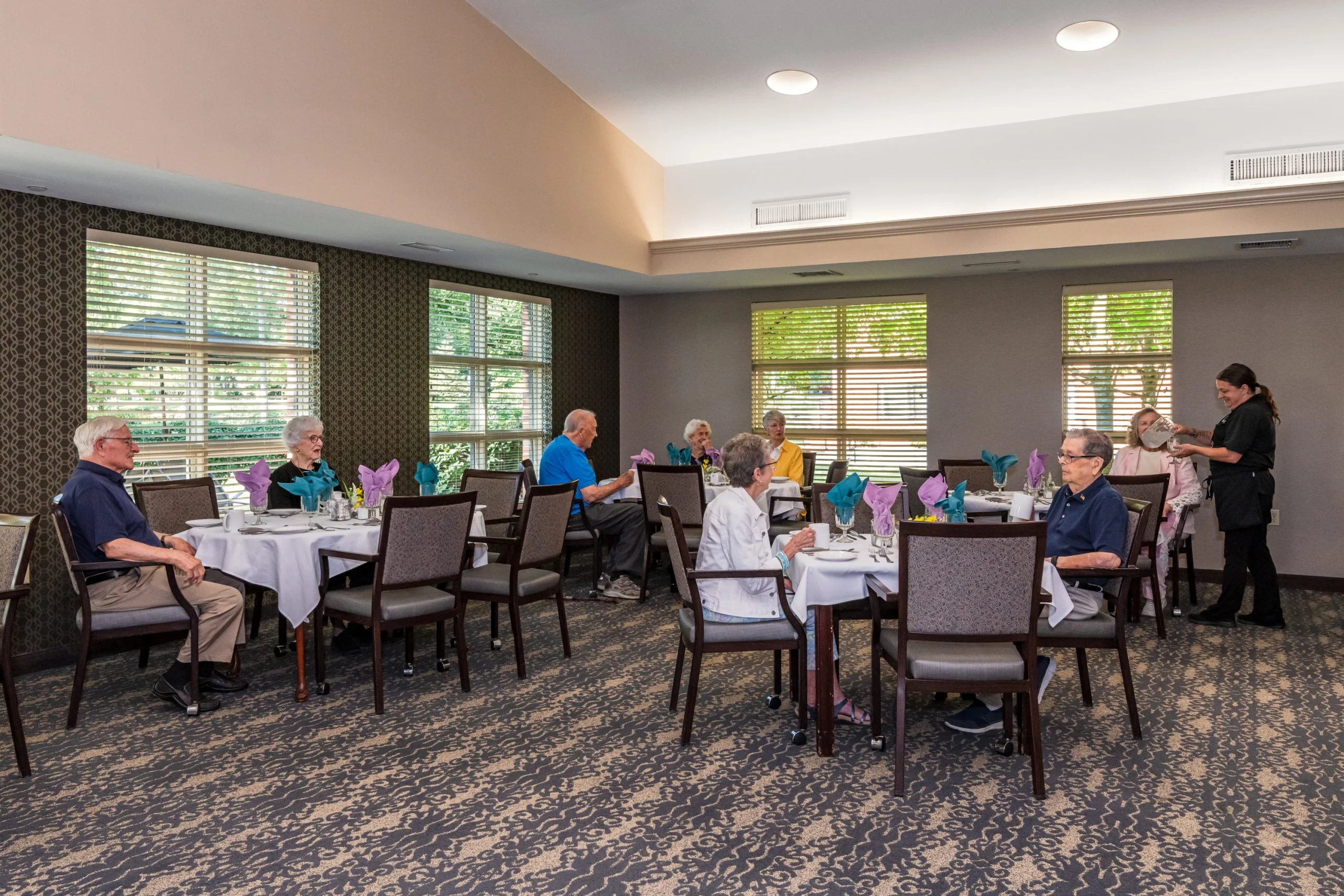 Residents at One Lincoln Park enjoy restaurant-style dining in a comfortable and welcoming atmosphere designed to encourage connection and relaxation. Our senior living community in Dayton, OH, offers chef-prepared meals, attentive service, and inviting dining spaces that make every meal enjoyable.