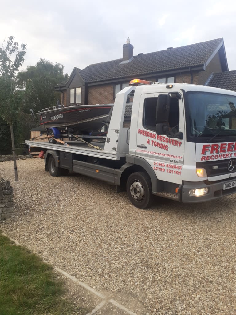 Images Freedom Recovery & Towing