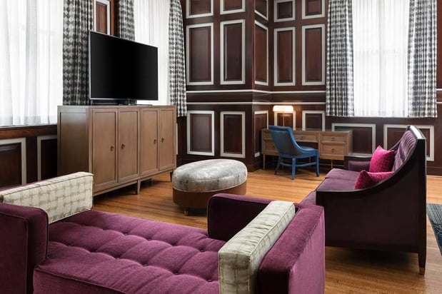 Images Hampton Inn & Suites Baltimore Inner Harbor