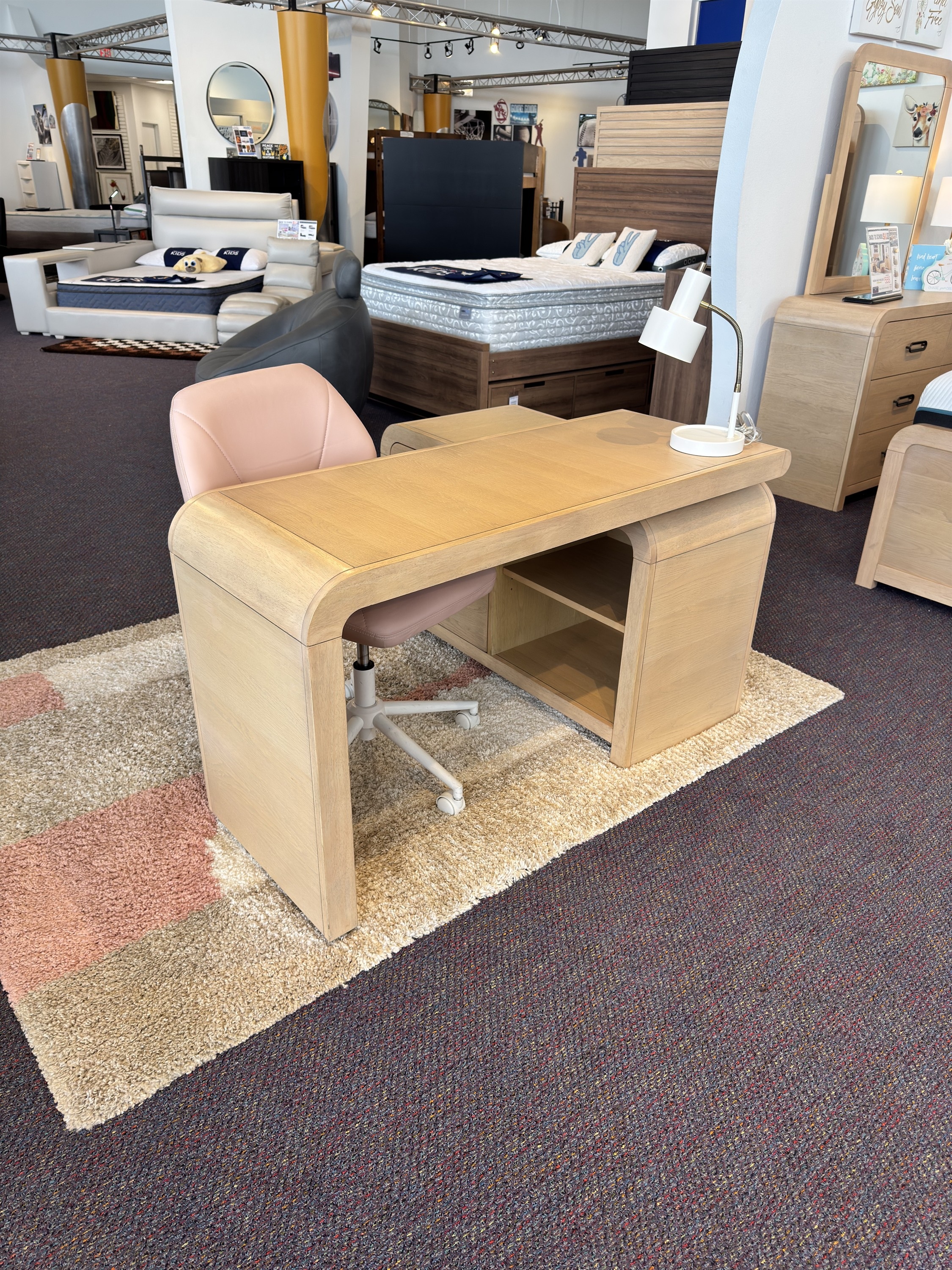 Discover this light wood kids desk with storage cubbies, a functional pick from Rooms To Go Kids for 2026.