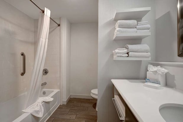 Images Hampton Inn & Suites Milwaukee West