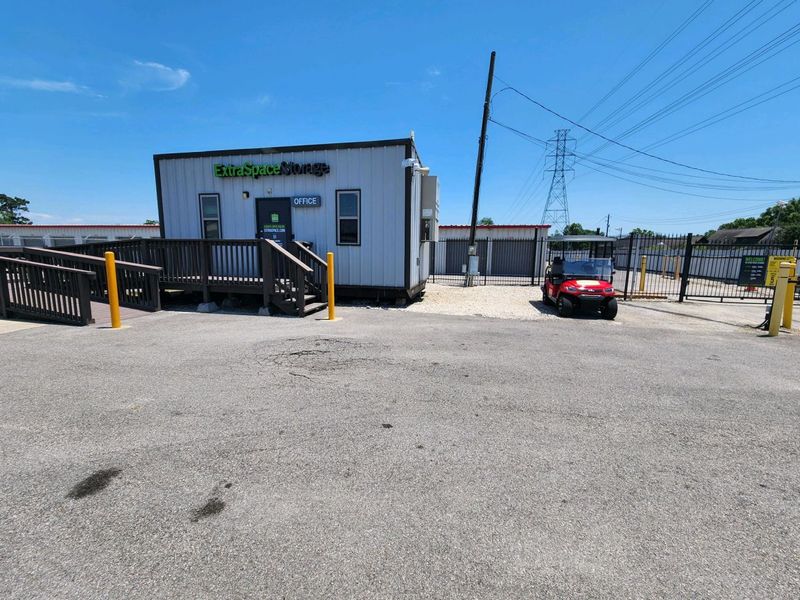 Beauty Image - Extra Space Storage at 3412 Garth Rd, Baytown, TX 77521