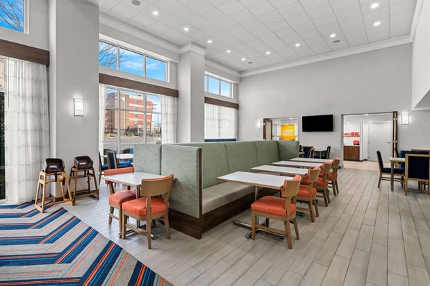 Images Hampton Inn & Suites Charlotte-Airport
