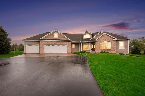 Images Zokoe Team - Five Star Real Estate