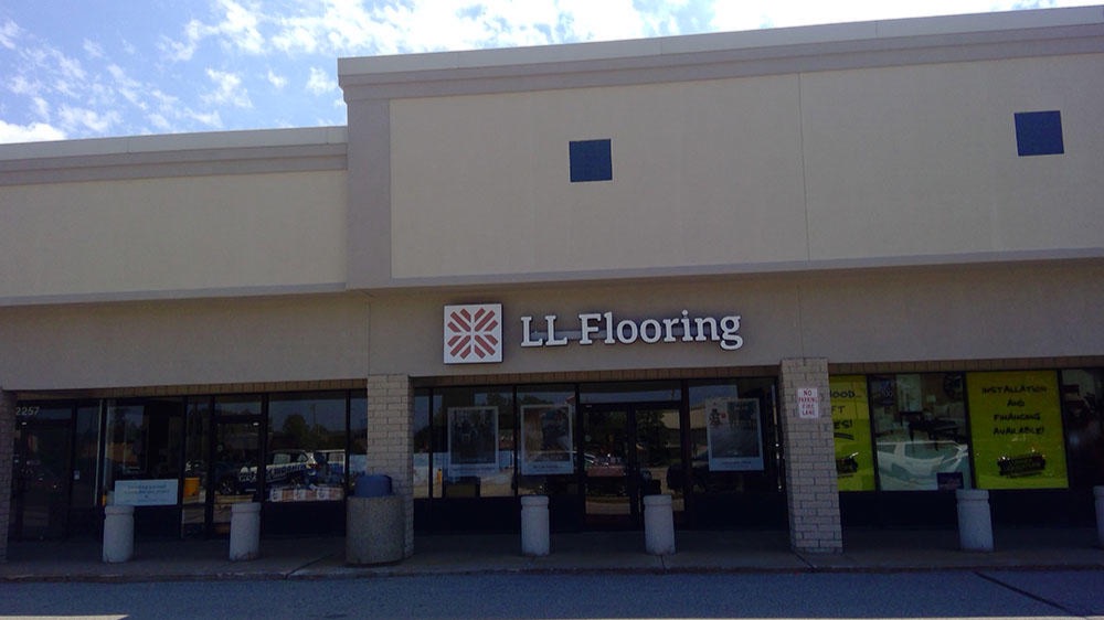 LL Flooring #1272 Mentor | 9690 Mentor Ave | Storefront
