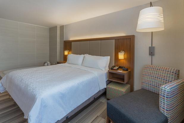 Images Holiday Inn Express LaGuardia Arpt by IHG