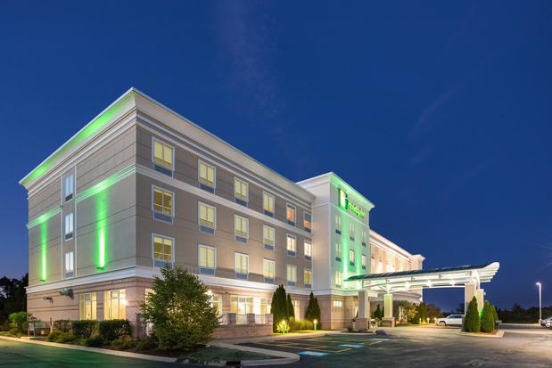Images Holiday Inn Jackson NW - Airport Road, an IHG Hotel