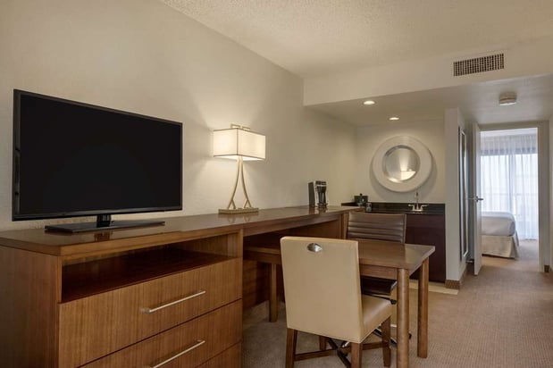 Images Embassy Suites by Hilton Baton Rouge